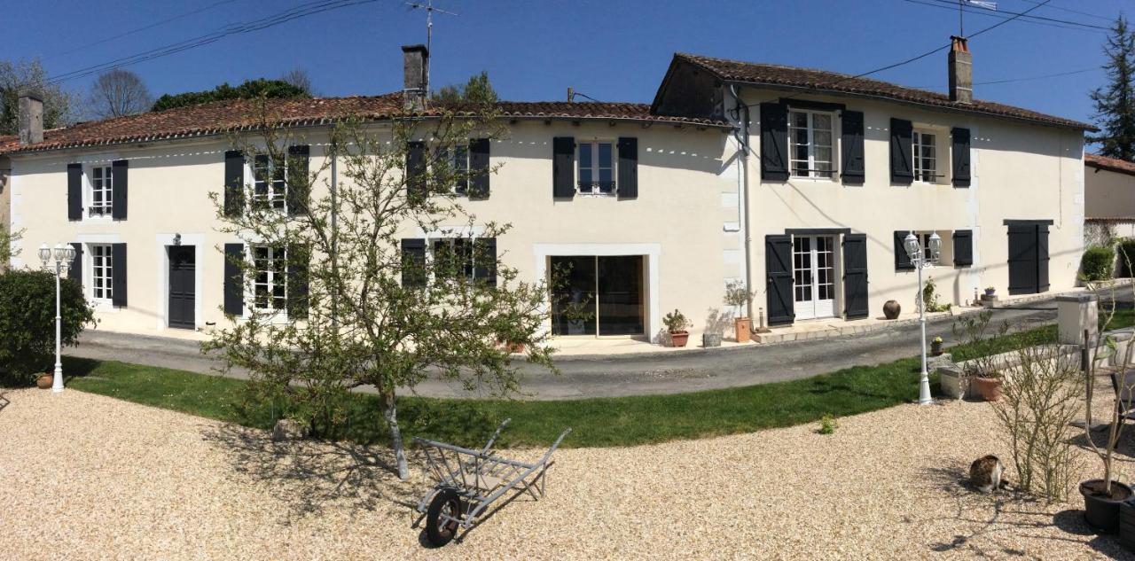 Montismaurelli Bed & Breakfast Montmoreau Екстериор снимка